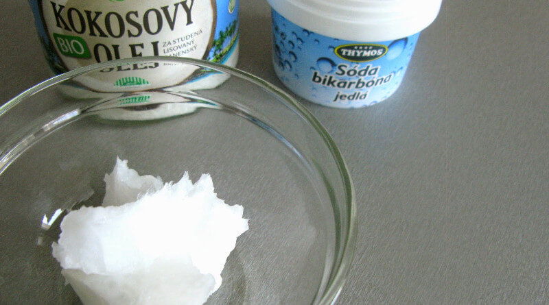 Domácí levandulovo-kokosový peeling