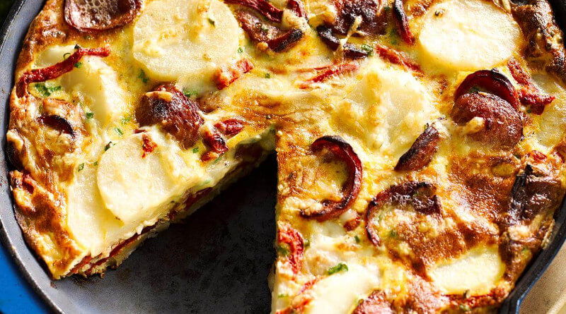 Bramborová tortilla s chorizem a žampiony