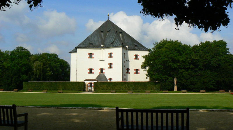 Letohrádek Hvězda